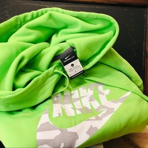Last Call - Nike Dri-Fit Therma Camo Hoodie
